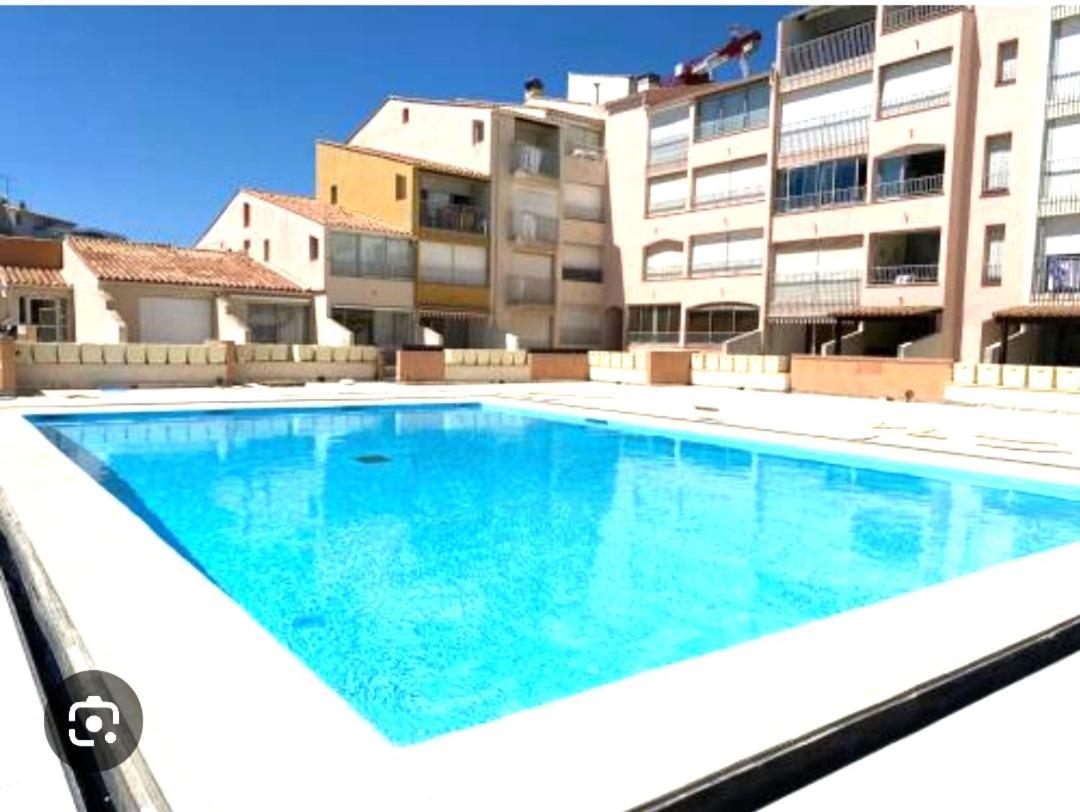 Centre Port,Studio Cosy,Vue Piscine Et Sur Le Parking Prive Ainsi Que Le Mont Saint Martin Agde Eksteriør billede