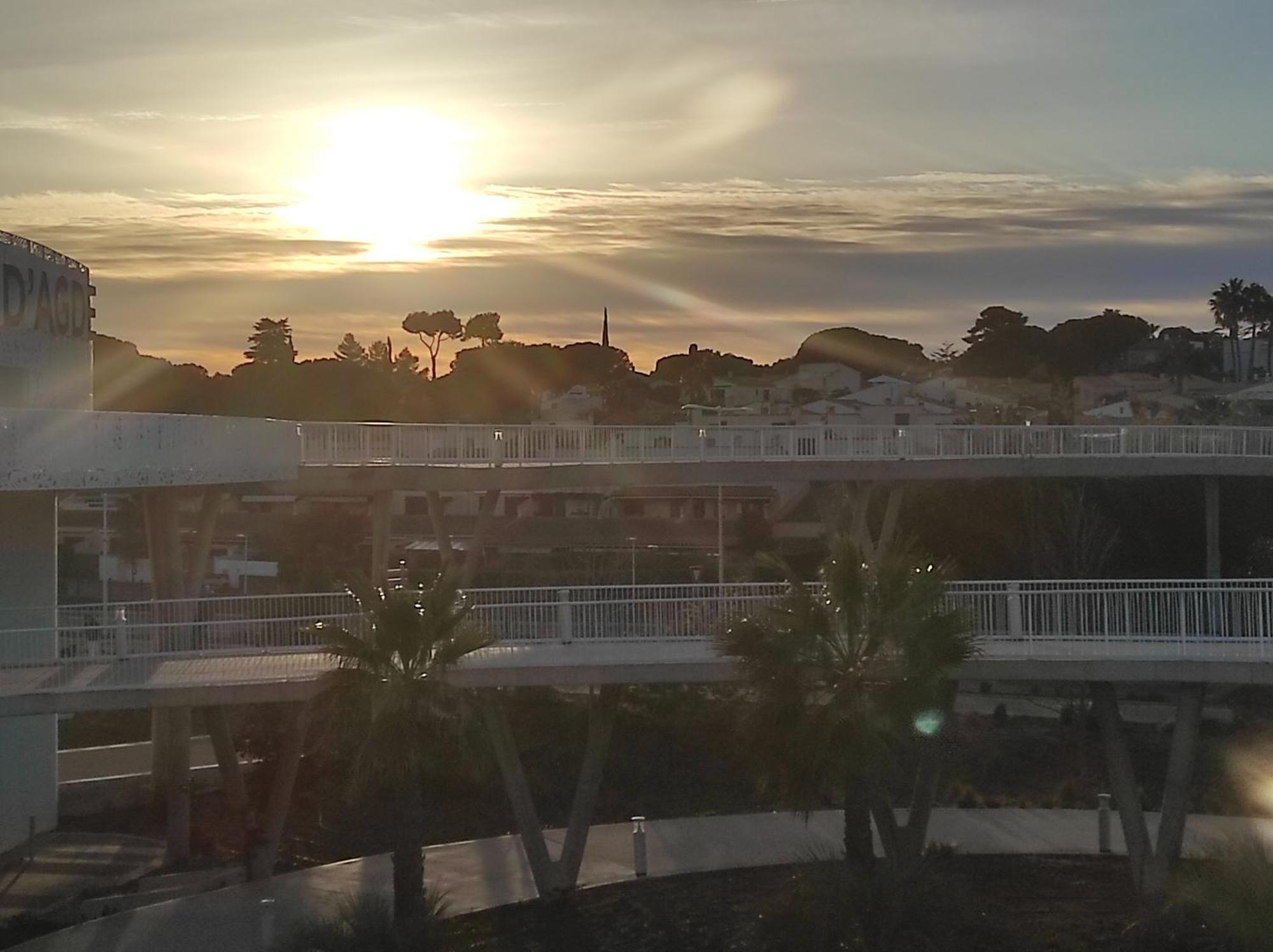 Centre Port,Studio Cosy,Vue Piscine Et Sur Le Parking Prive Ainsi Que Le Mont Saint Martin Agde Eksteriør billede